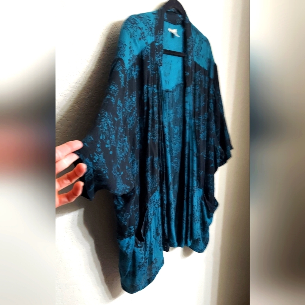 Urban Outfitters kimono - Women's M Flowy Floral Oversized Midi Blazer Coat